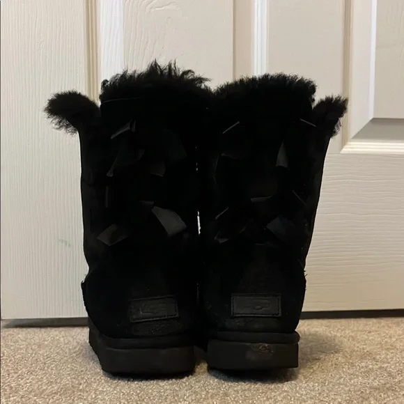 Cozy Black Fur-Lined Boots - Picture 3 of 3